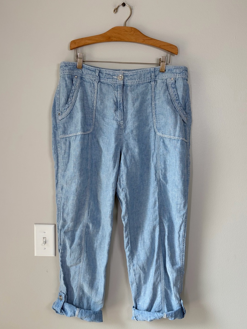 Chico’s Chambray Blue Linen Roll Up Tab Crop Pants Lightweight Coastal Summer